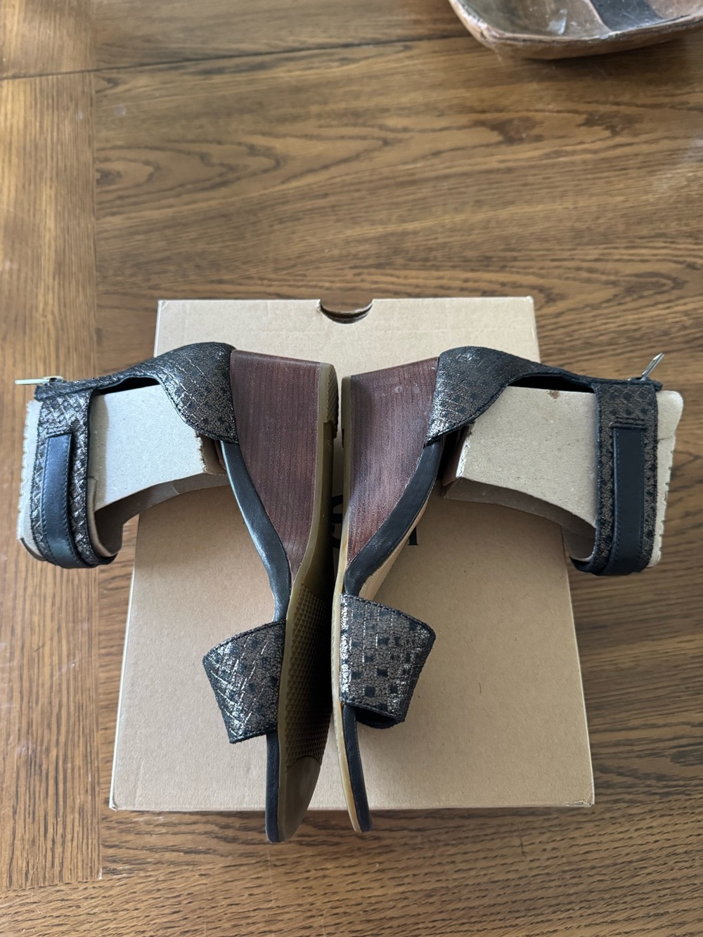 UGG Char Black Shimmer Leather Wedge Ankle Strap Sandals, Sz 7 - NWT & Box - Picture 10 of 13